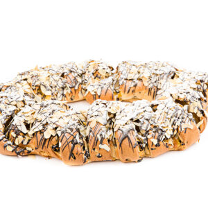 Custard pretzel with chocolate and almond flakes